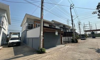 Продажа 3 спальни таунхаус в Лат Крабанг, Бангкок