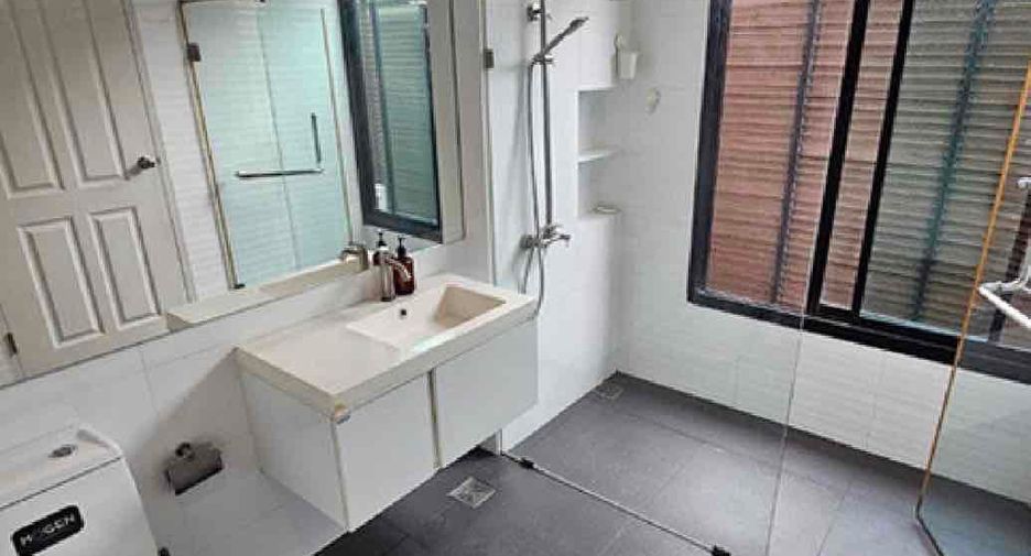 Casa en alquiler de 4 habitaciones en Bang Phli, Samut Prakan