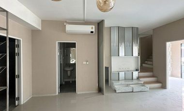 Продажа 3 спальни таунхаус в Сапхан Сунг, Бангкок