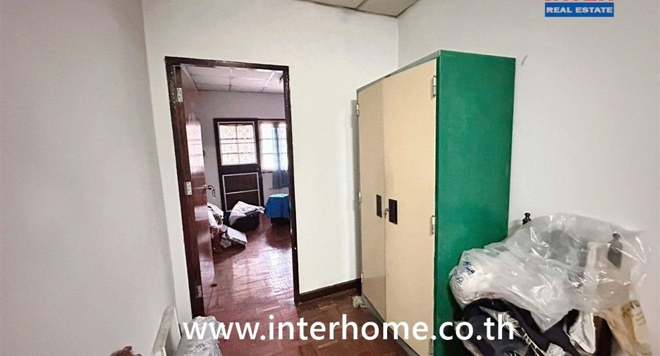 Casa adosada en venta de 3 habitaciones en Bang Khen, Bangkok