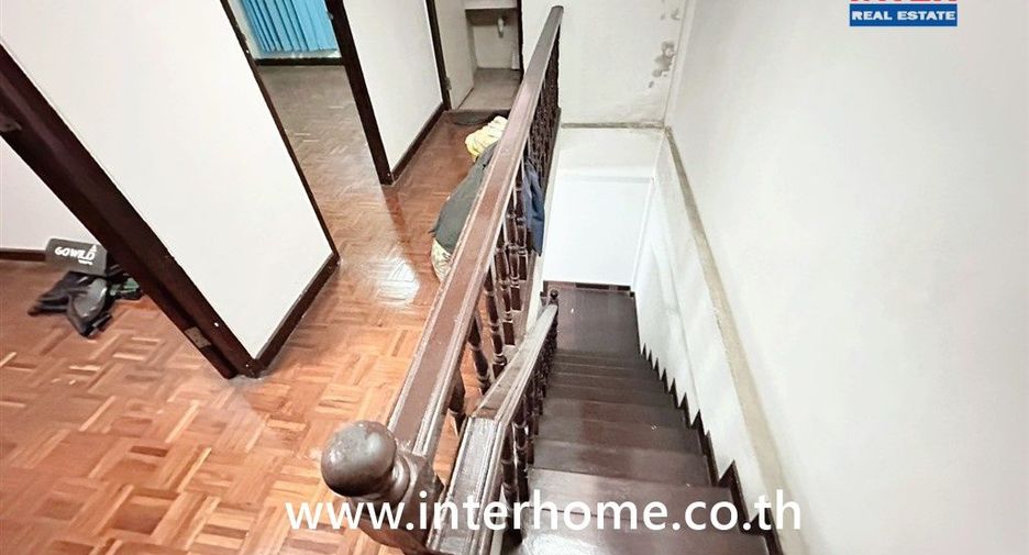 Casa adosada en venta de 3 habitaciones en Bang Khen, Bangkok