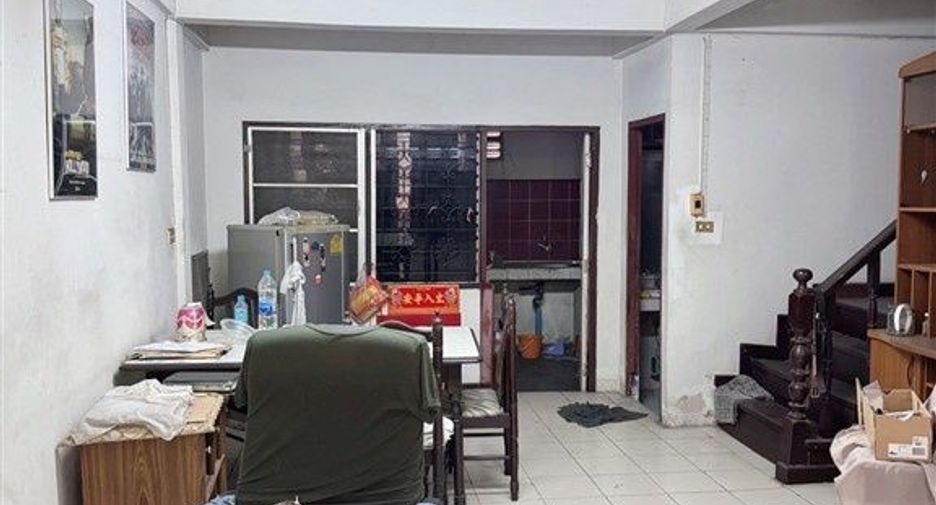 Casa adosada en venta de 3 habitaciones en Bang Khen, Bangkok