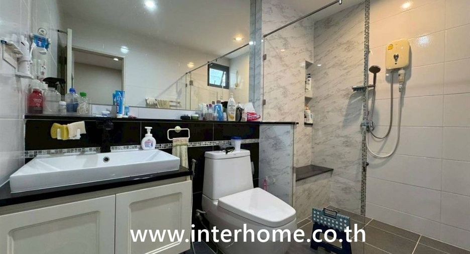 出售 4 卧室 独立屋 在 Mueang Samut Sakhon, Samut Sakhon