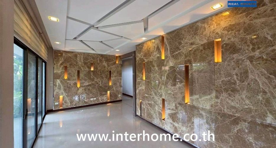 For sale 4 bedrooms house in Saraphi, Chiang Mai