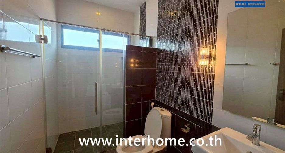 For sale 4 bedrooms house in Saraphi, Chiang Mai