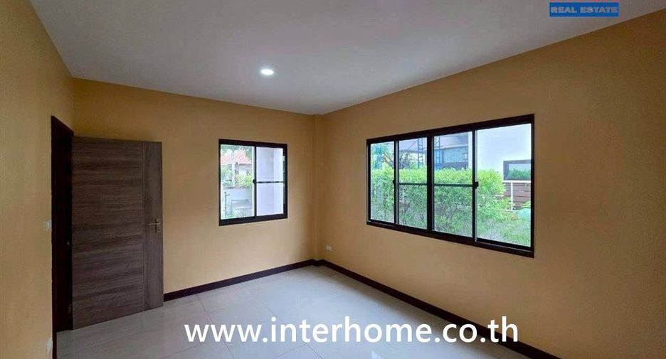 For sale 4 bedrooms house in Saraphi, Chiang Mai
