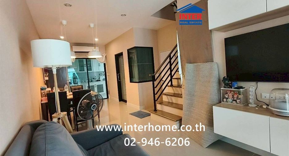 Casa adosada en venta de 3 habitaciones en Mueang Pathum Thani, Pathum Thani