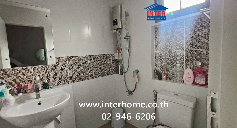 Casa adosada en venta de 3 habitaciones en Mueang Pathum Thani, Pathum Thani