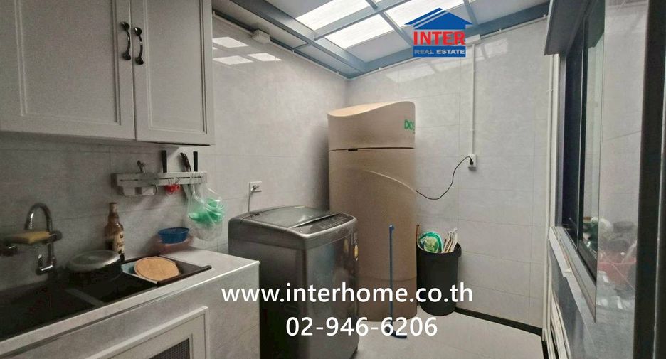 Casa adosada en venta de 3 habitaciones en Mueang Pathum Thani, Pathum Thani