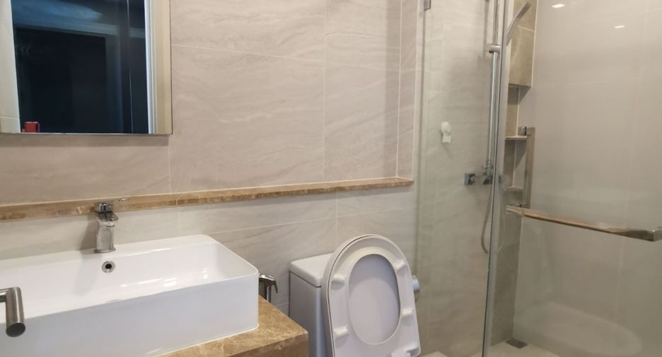 For sale 2 ベッドルーム condo in Khlong Toei, Bangkok