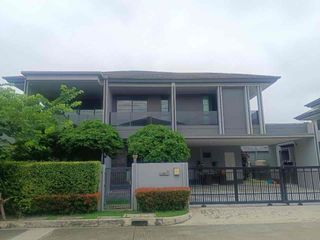 For rent 4 bedrooms house in Bang Kapi, Bangkok