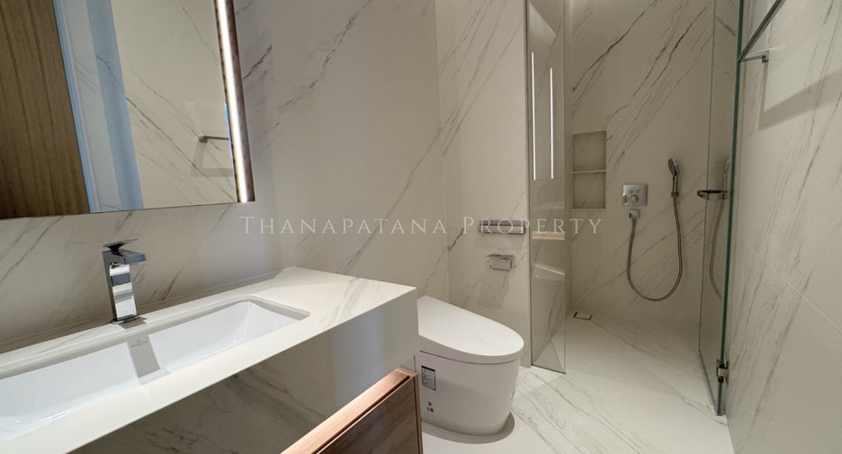 For rent and for sale 1 bed condo in Sathon, Bangkok