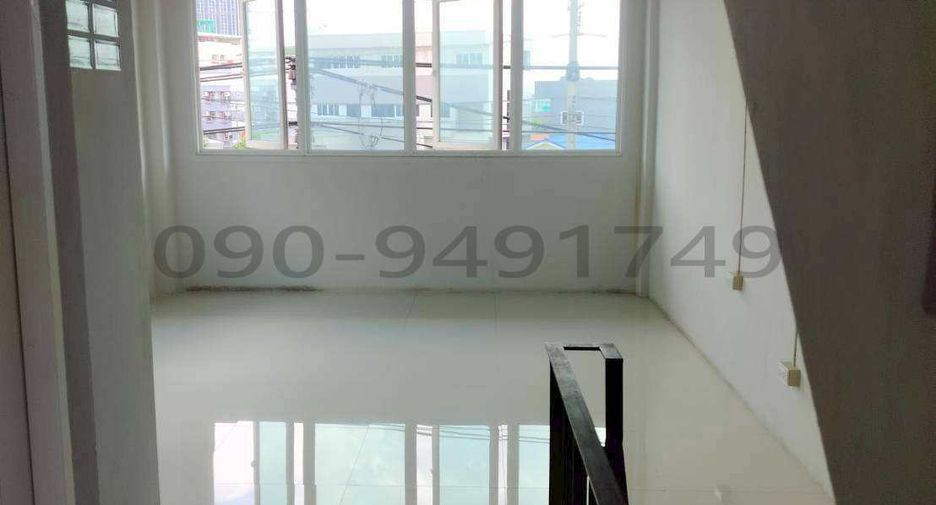 Casa adosada en venta de 4 habitaciones en Bang Phlat, Bangkok