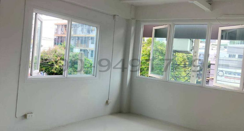 Casa adosada en venta de 4 habitaciones en Bang Phlat, Bangkok