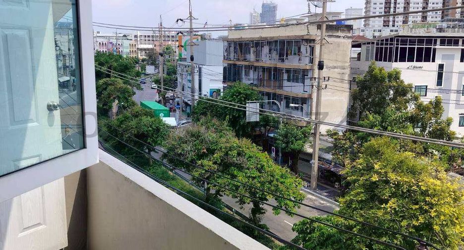 Casa adosada en venta de 4 habitaciones en Bang Phlat, Bangkok
