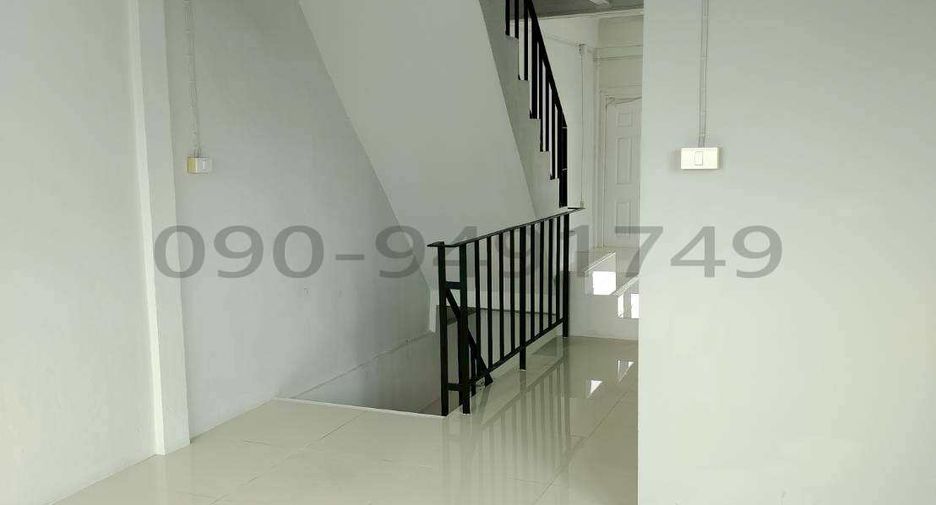 Casa adosada en venta de 4 habitaciones en Bang Phlat, Bangkok