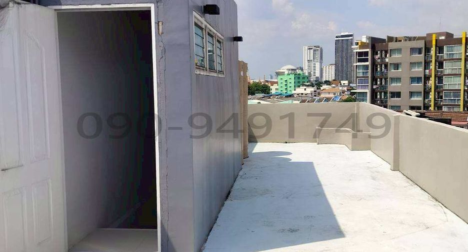 Casa adosada en venta de 4 habitaciones en Bang Phlat, Bangkok