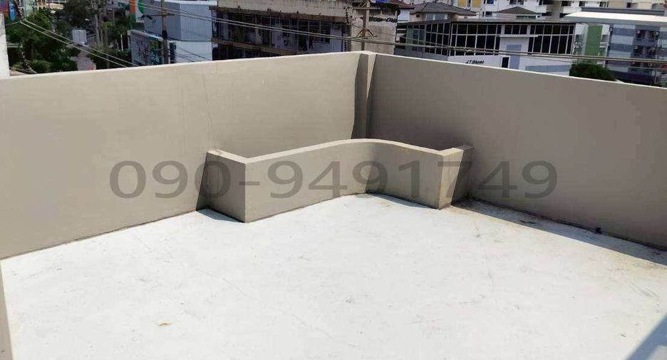 Casa adosada en venta de 4 habitaciones en Bang Phlat, Bangkok