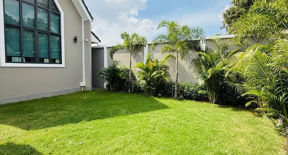 À louer et à vendre 3 chambres villa à Bang Lamung, Chonburi