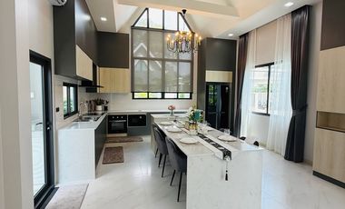 À louer et à vendre 3 chambres villa à Bang Lamung, Chonburi