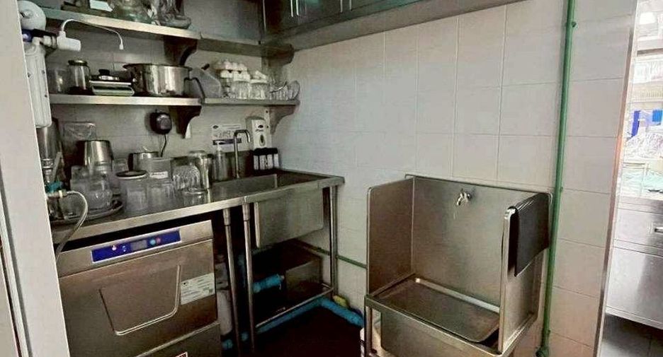 For rent retail Space in Khlong Toei, Bangkok