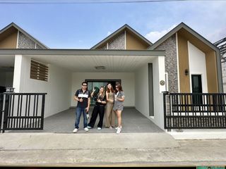 出售 2 卧室 独立屋 在 Phanat Nikhom, Chon Buri