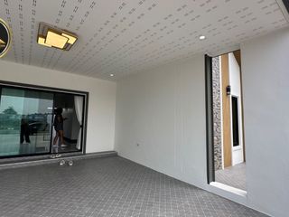 出售 2 卧室 独立屋 在 Phanat Nikhom, Chon Buri