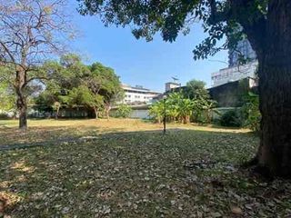 出售 土地 在 Phra Khanong, 曼谷