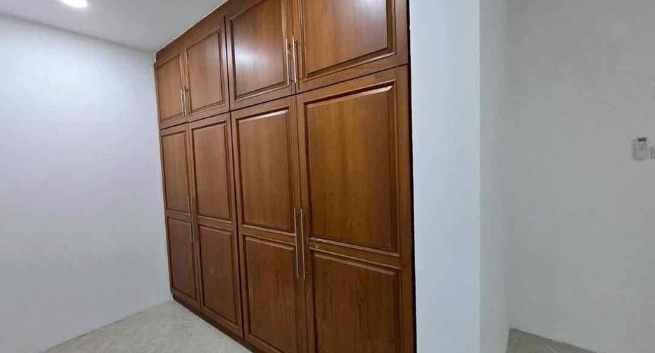 For rent 4 bedrooms villa in Bang Lamung, Chonburi