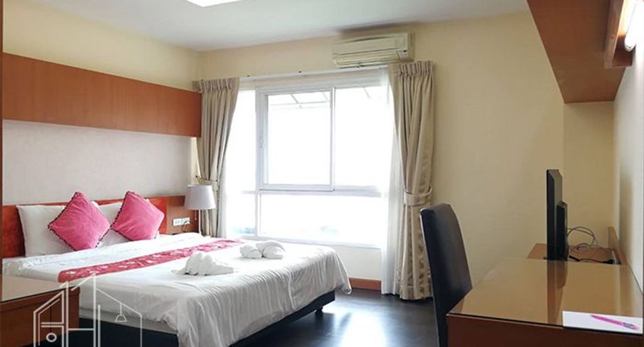 For rent 3 bedrooms condo in Khlong Toei, Bangkok