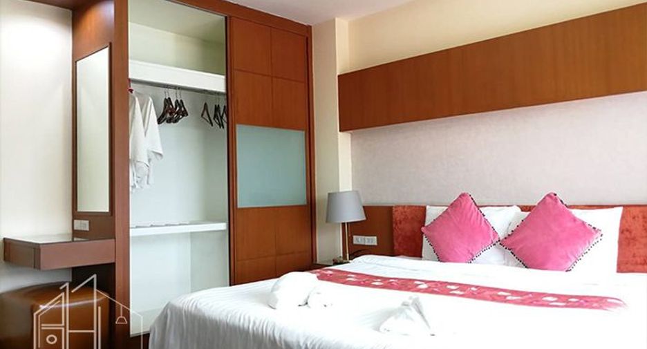 For rent 3 bedrooms condo in Khlong Toei, Bangkok
