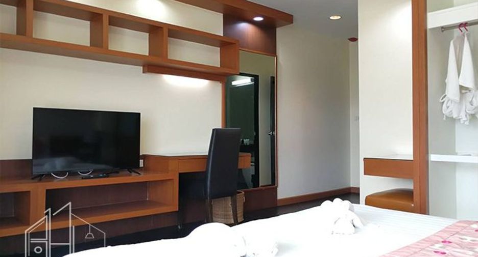 For rent 3 bedrooms condo in Khlong Toei, Bangkok