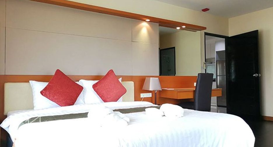 For rent 3 bedrooms condo in Khlong Toei, Bangkok