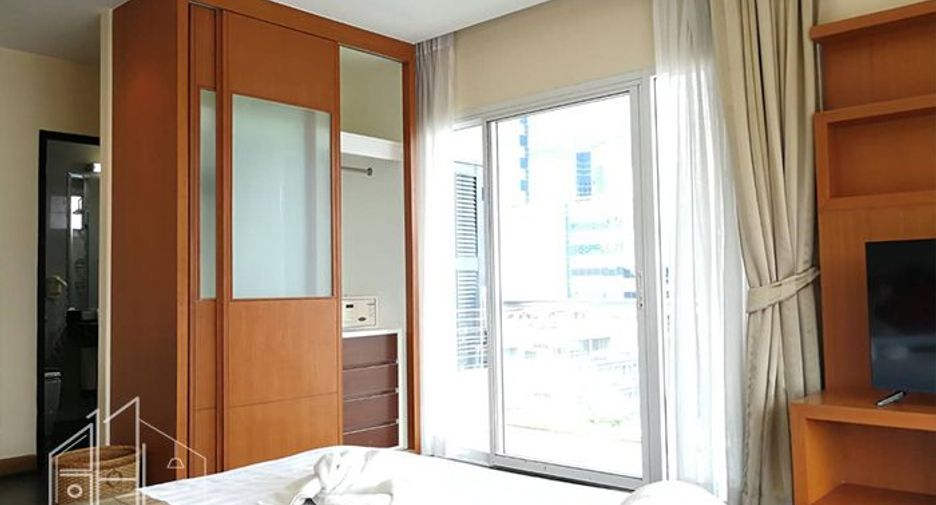 For rent 3 bedrooms condo in Khlong Toei, Bangkok