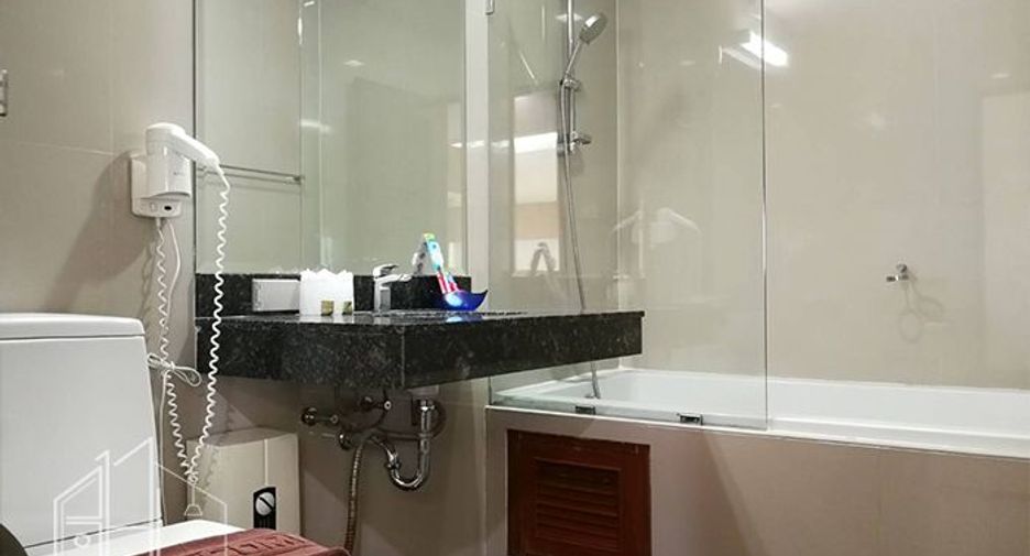 For rent 3 bedrooms condo in Khlong Toei, Bangkok