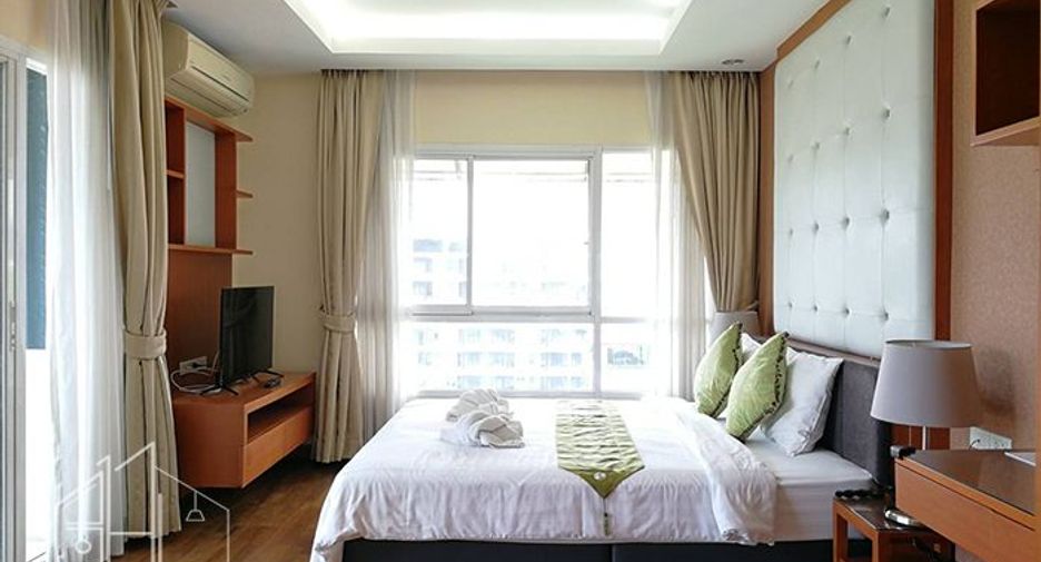 For rent 3 bedrooms condo in Khlong Toei, Bangkok