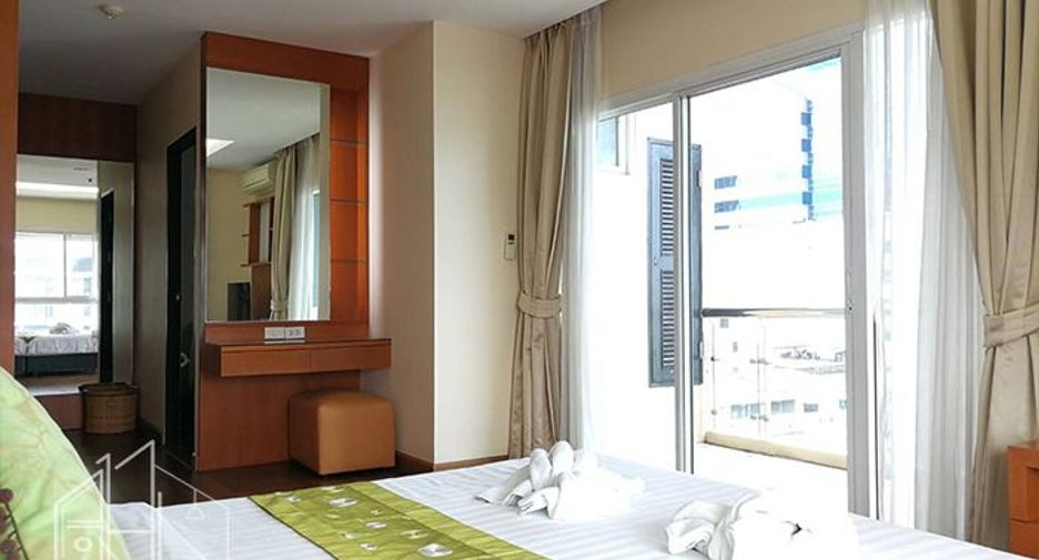 For rent 3 bedrooms condo in Khlong Toei, Bangkok