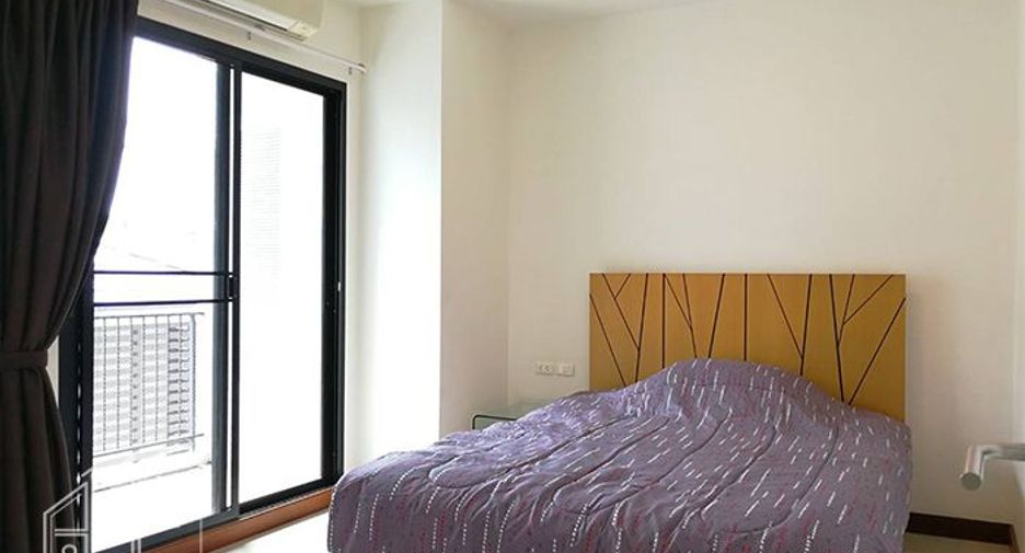 For rent 3 bedrooms condo in Watthana, Bangkok