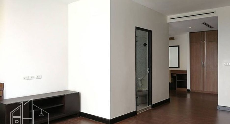 Condo en alquiler de 4 habitaciones en Watthana, Bangkok