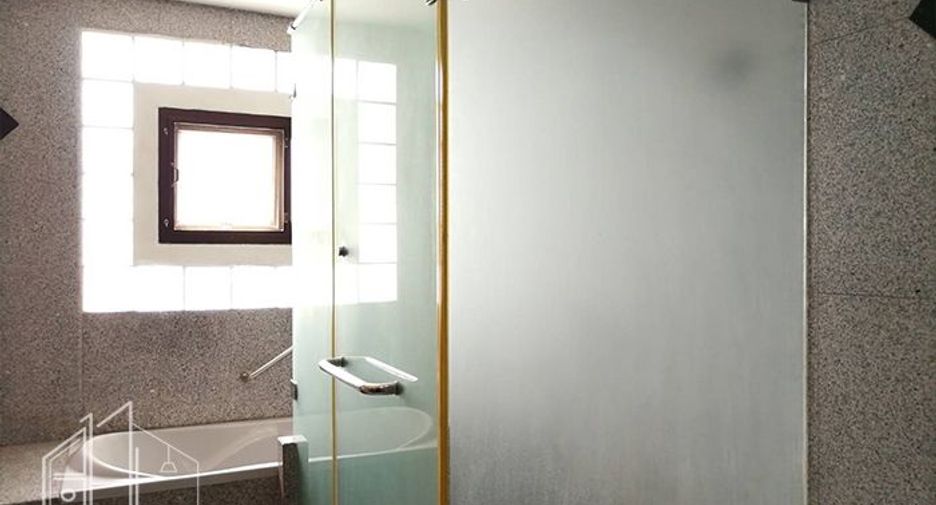 Condo en alquiler de 4 habitaciones en Watthana, Bangkok