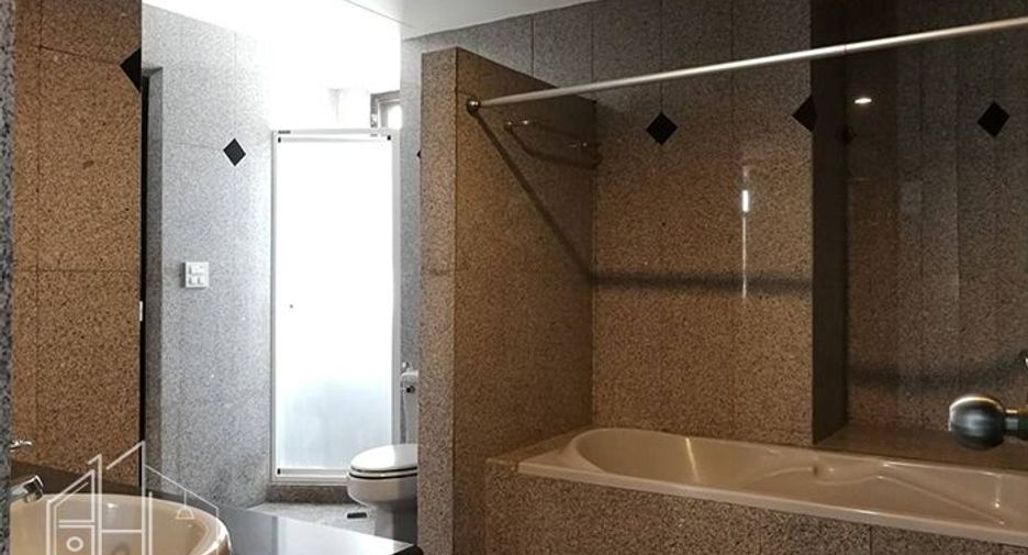Condo en alquiler de 4 habitaciones en Watthana, Bangkok