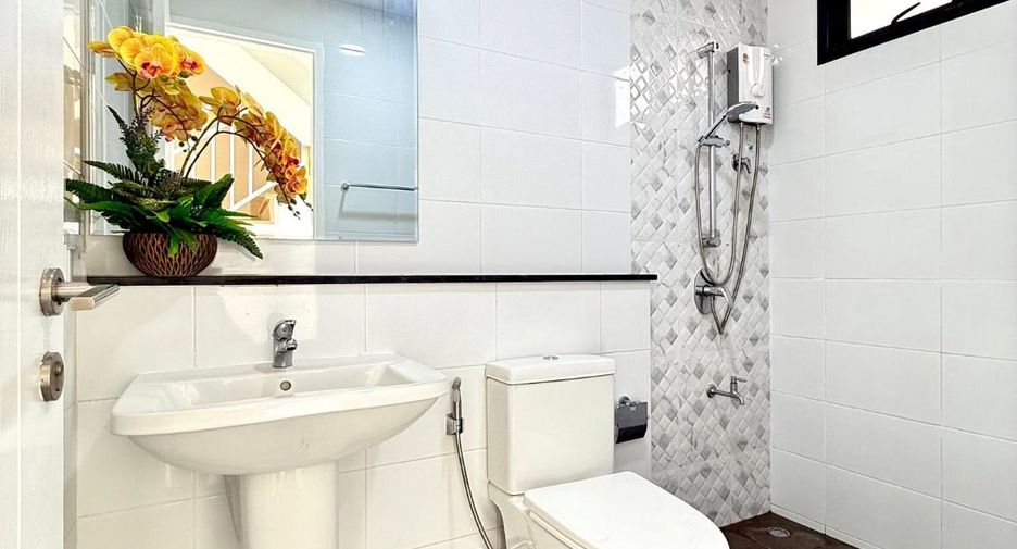 For sale 4 bedrooms house in Nong Khaem, Bangkok
