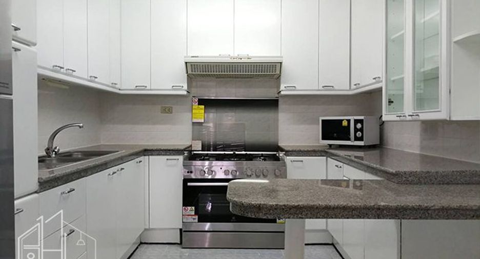 Apartamento en alquiler de 3 habitaciones en Watthana, Bangkok