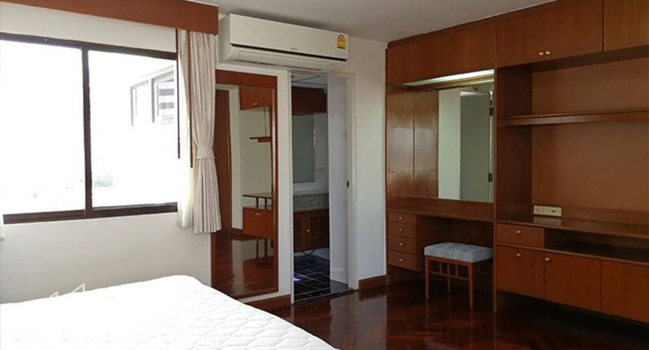 Condo en alquiler de 3 habitaciones en Watthana, Bangkok