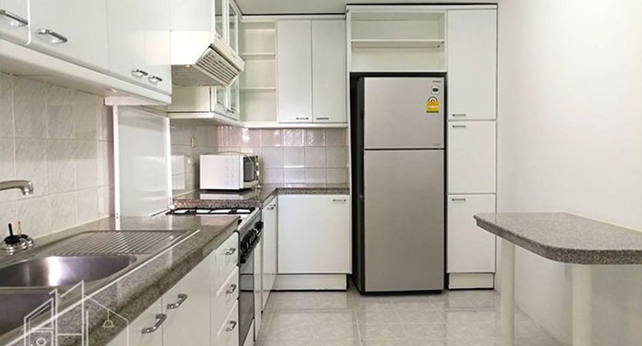 Condo en alquiler de 3 habitaciones en Watthana, Bangkok