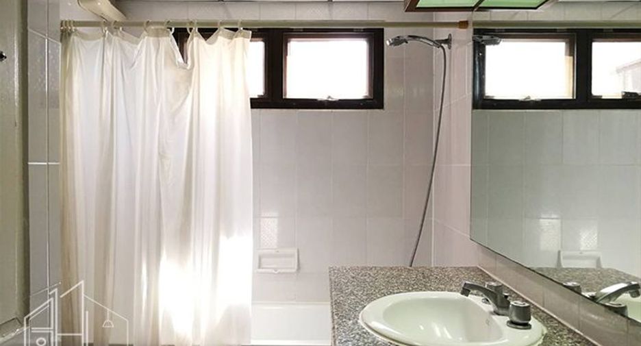 Condo en alquiler de 3 habitaciones en Watthana, Bangkok