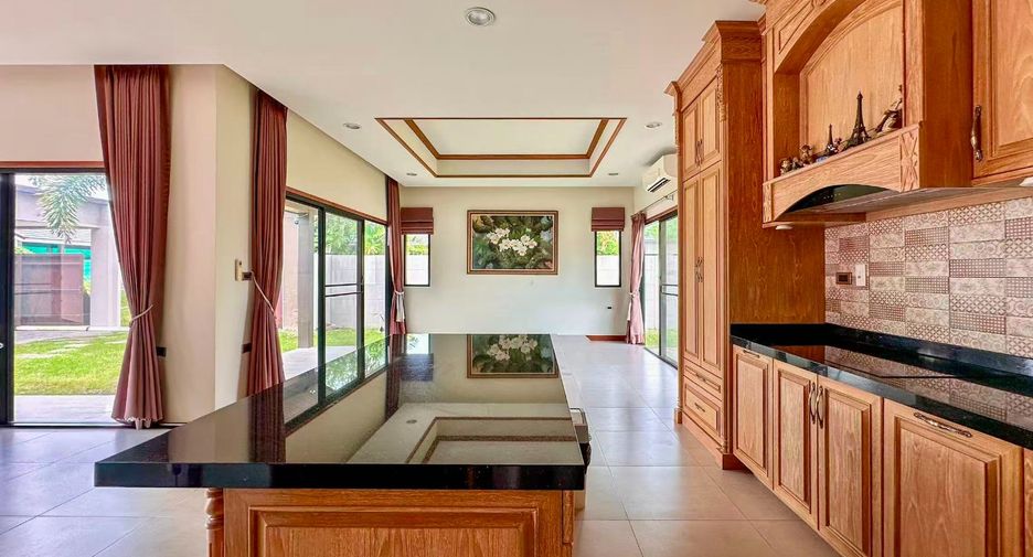 For sale 3 bedrooms house in Huay Yai, Pattaya