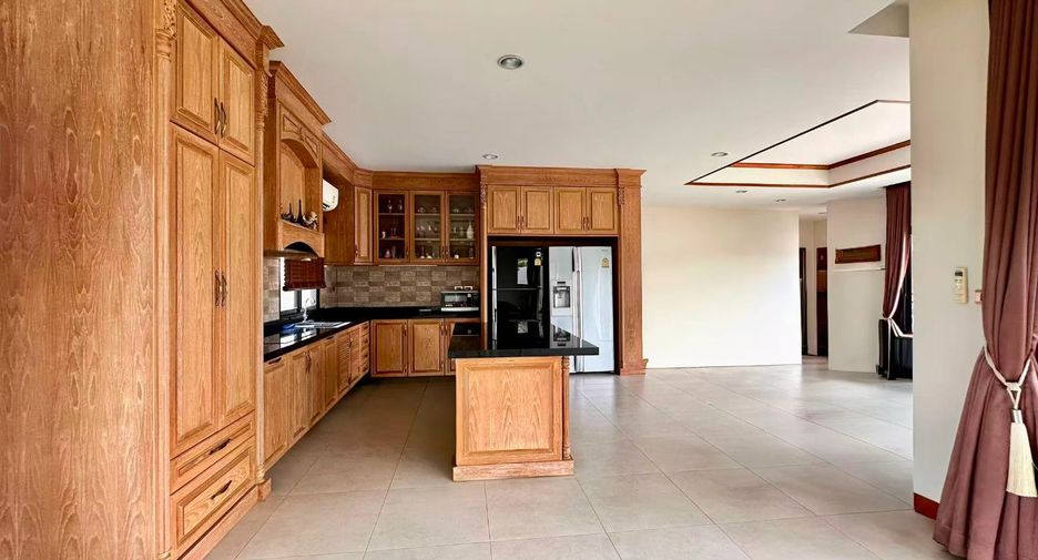 For sale 3 bedrooms house in Huay Yai, Pattaya
