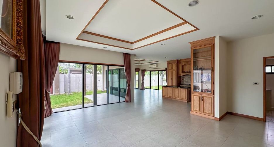 For sale 3 bedrooms house in Huay Yai, Pattaya