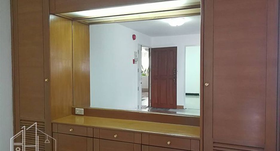Apartamento en alquiler de 3 habitaciones en Watthana, Bangkok